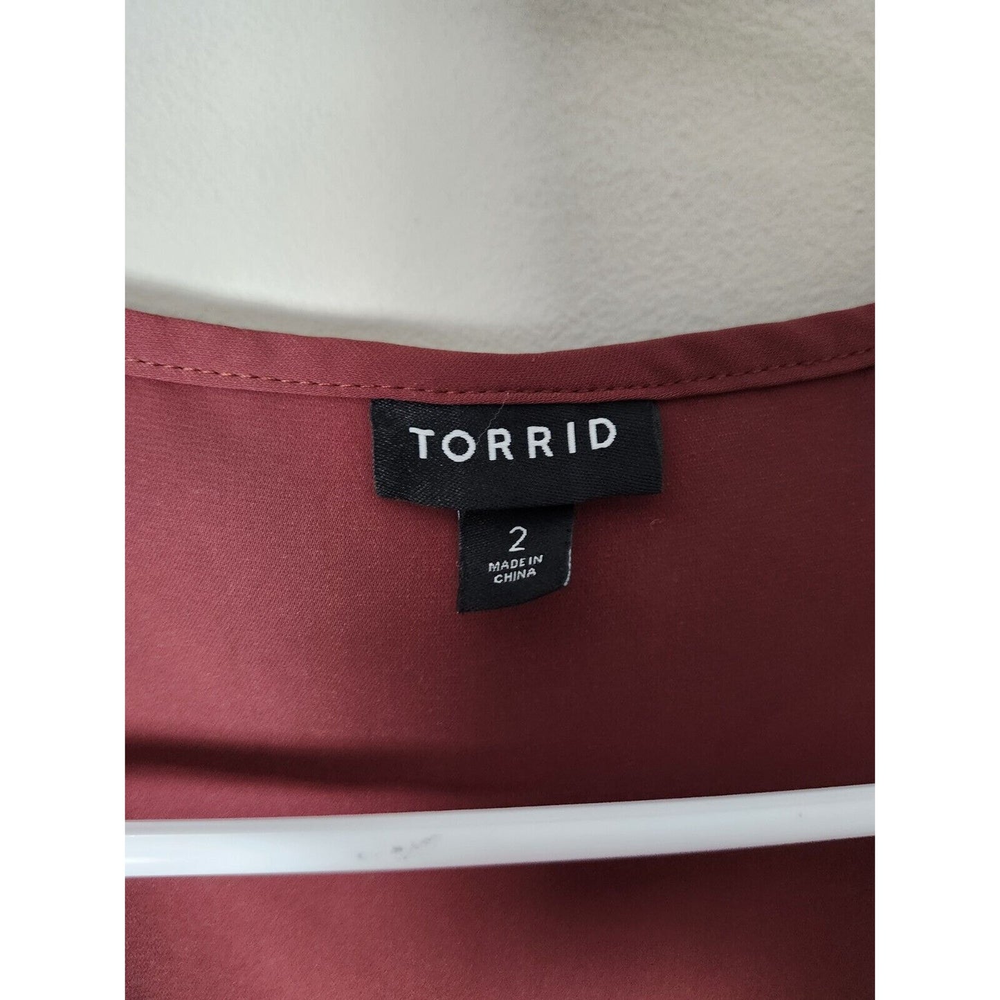 Torrid Sleeveless Blouse Top Plus Size 2X Red Burgundy Keyhole V-Neck