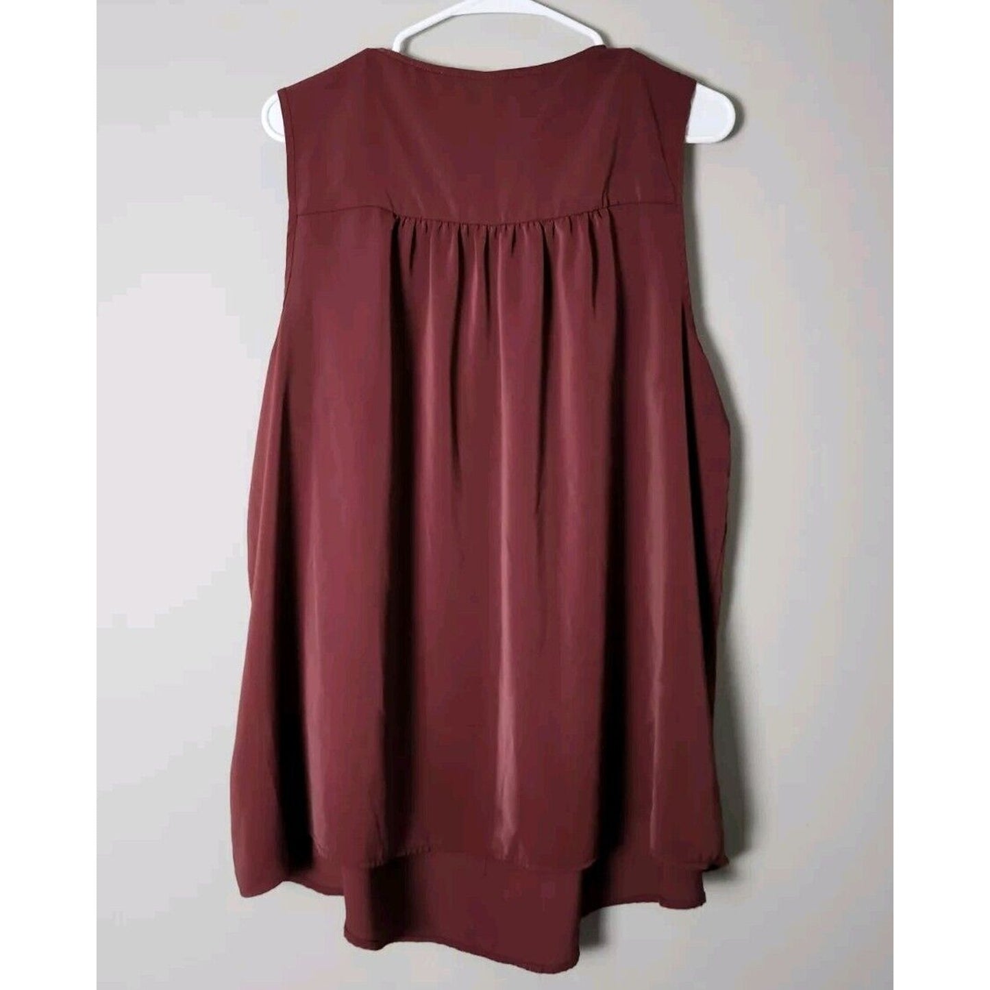 Torrid Sleeveless Blouse Top Plus Size 2X Red Burgundy Keyhole V-Neck