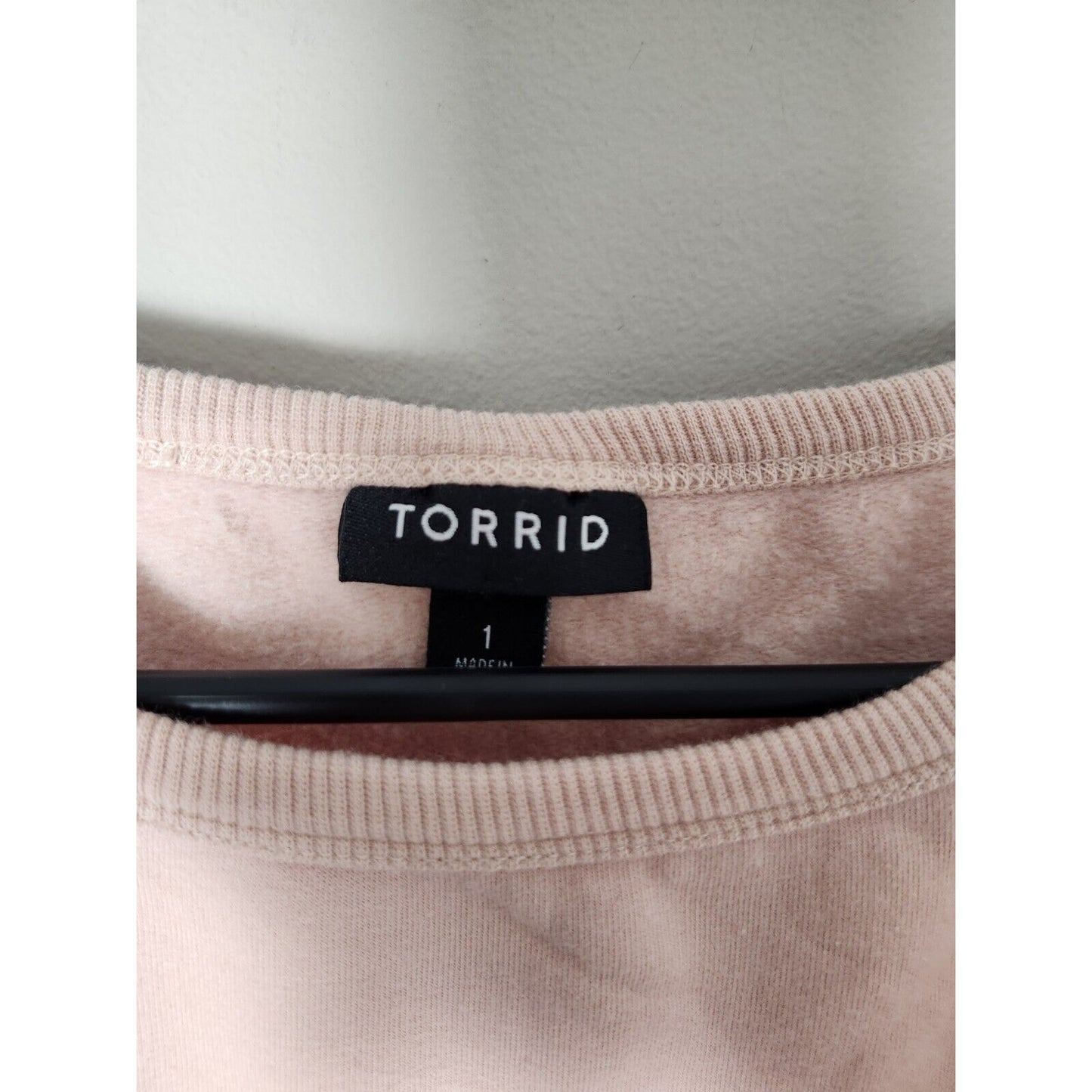 Torrid Sweatshirt Plus Size 1X Pink Pullover Jewel Trim Rhinestone Bling Soft