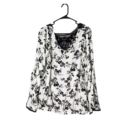 Torrid Blouse Plus Size 1X White Black Floral Long Sleeve Crochet Lace