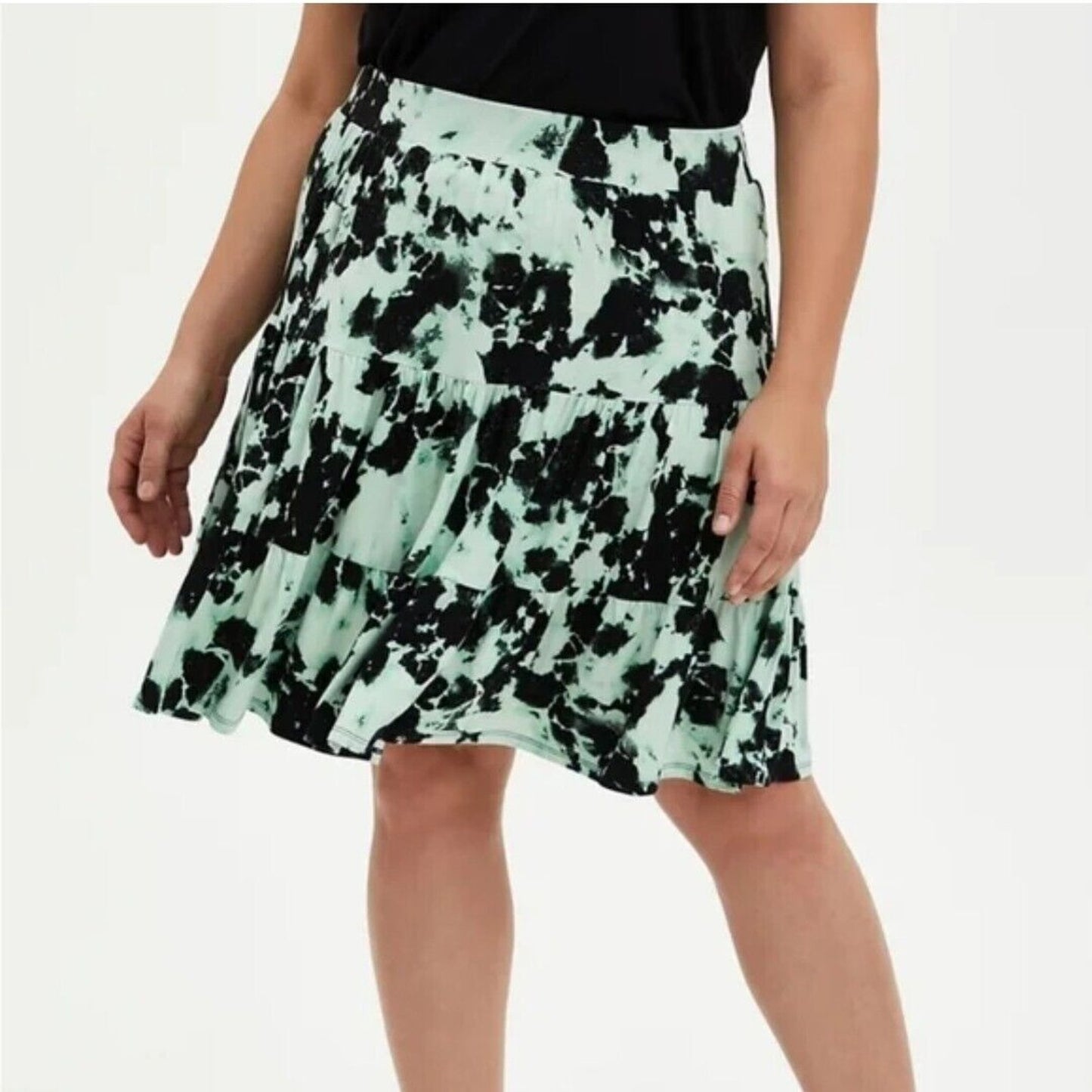 Torrid Super Soft Knit Tie Dye Skirt Size 1X Green Black Tiered Stretch NWT