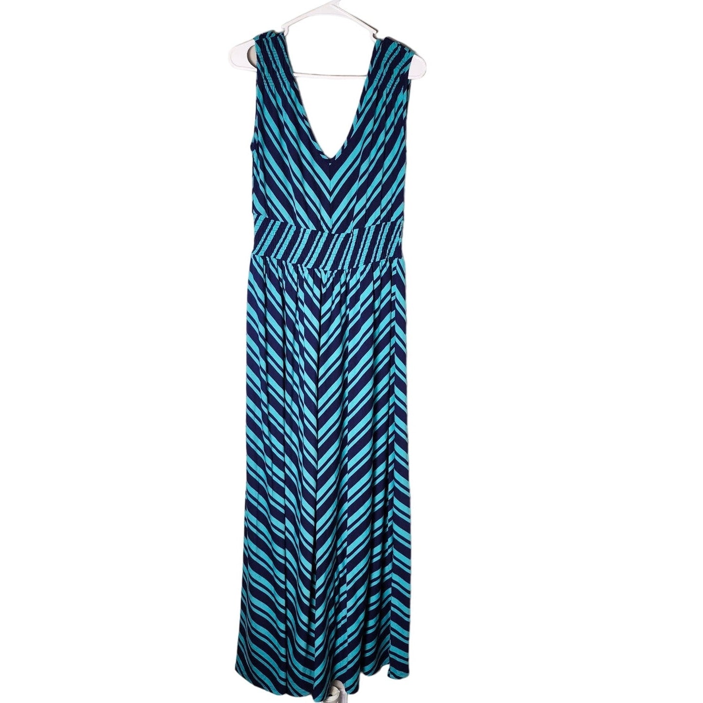 Torrid Maxi Dress Plus Size 0X Blue Chevron Pleated Sleeveless V-Neck