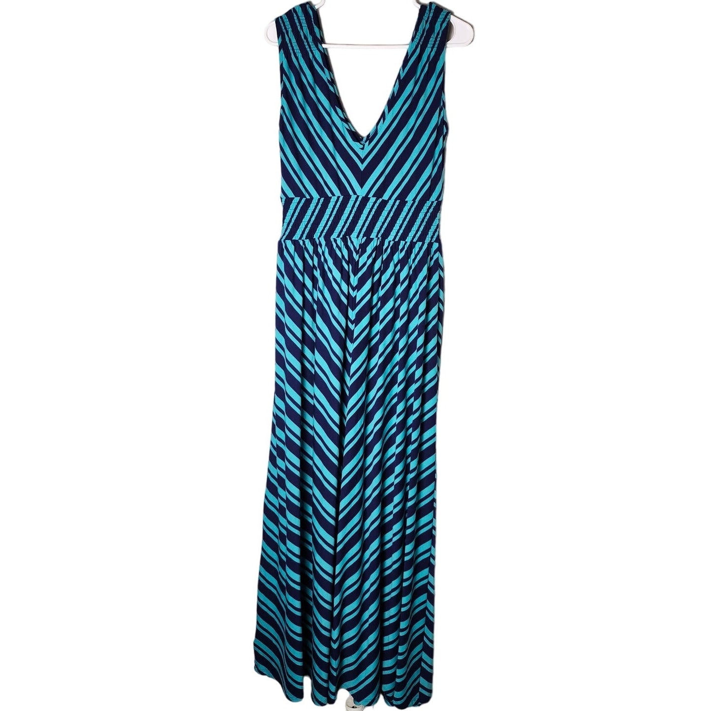 Torrid Maxi Dress Plus Size 0X Blue Chevron Pleated Sleeveless V-Neck