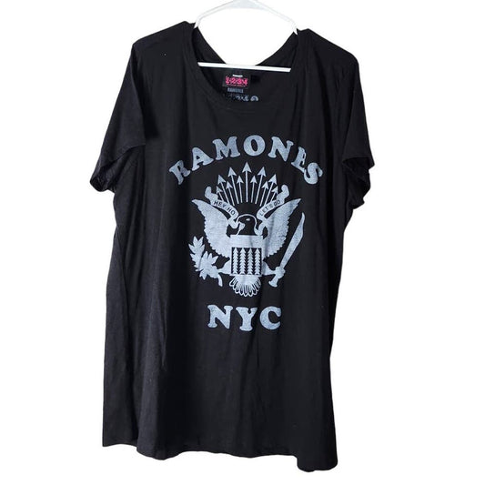 Torrid Ramones NYC Black T-Shirt Plus Size 2X Black Graphic Band Tee