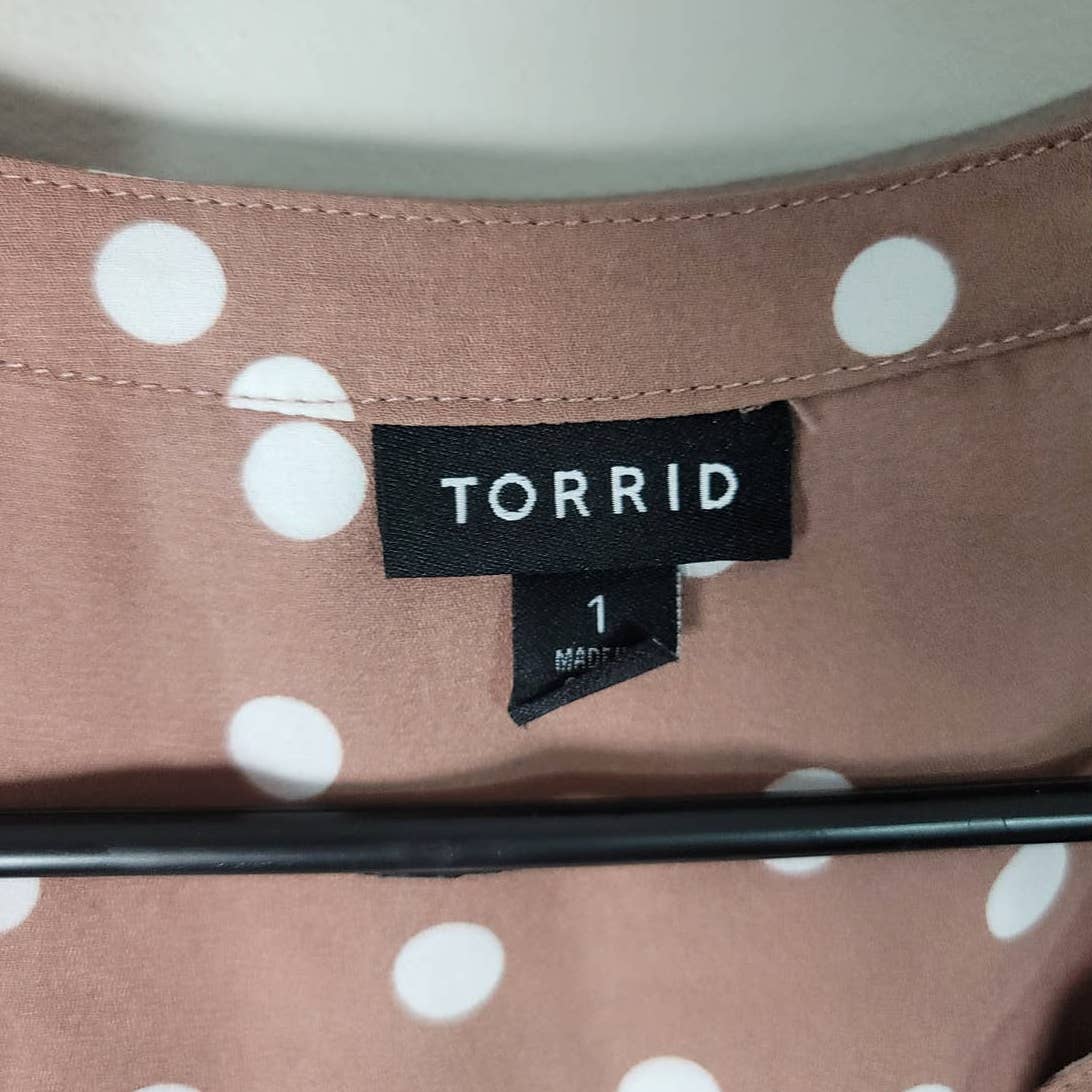 Torrid Sleeveless Blouse V- Neck Tie-Front Tan Polka Dot Plus Size 1/1X