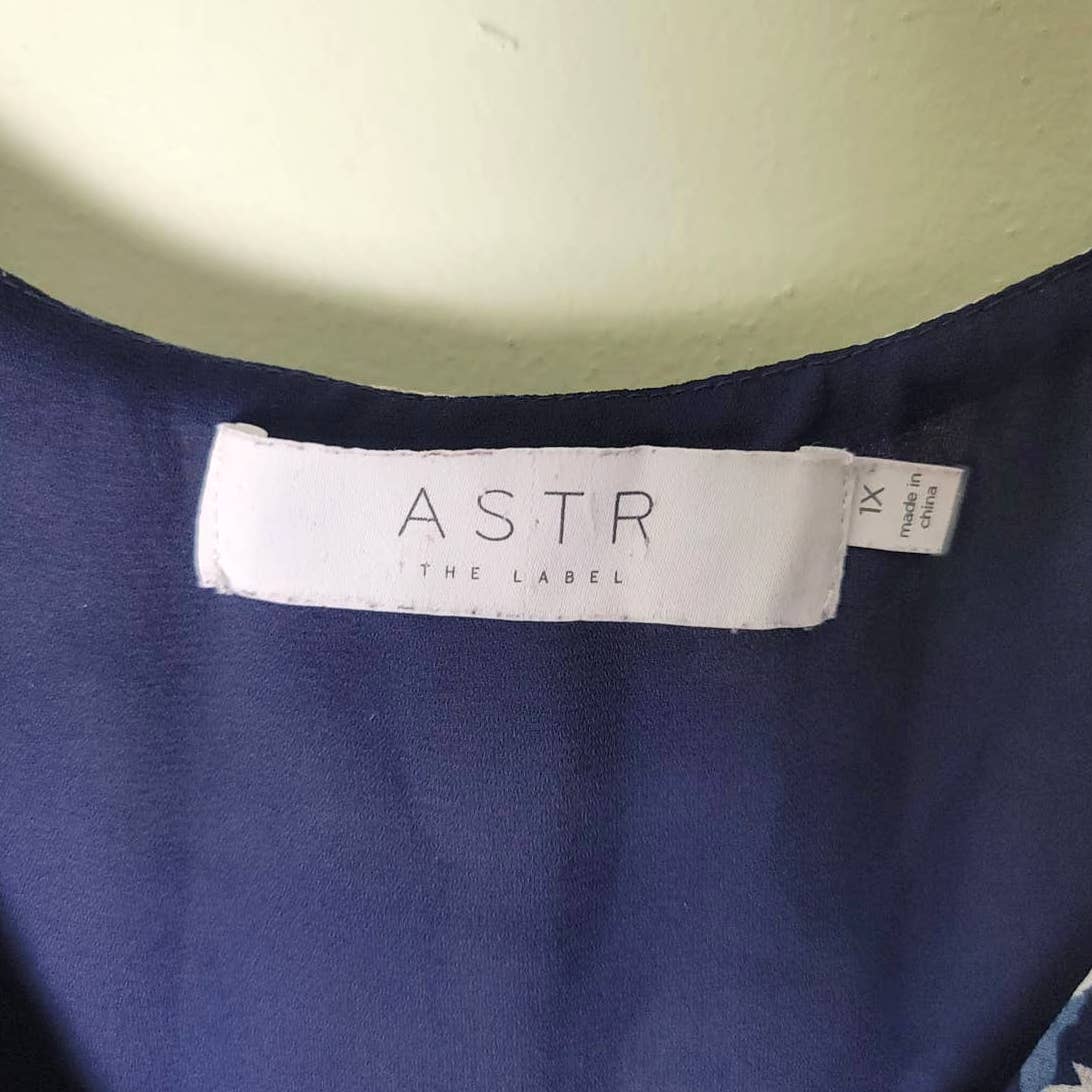 ASTR The Label Blouse Blue Floral Button Up 3/4 Sleeve Plus Size 1X